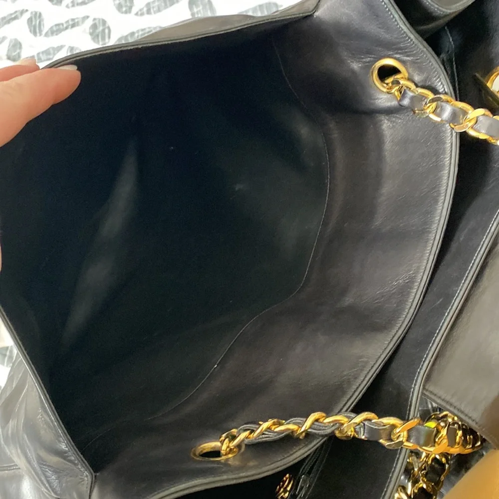 Chanel Large Shoulder bag 💯 Authentic! - Picture 4 of 7